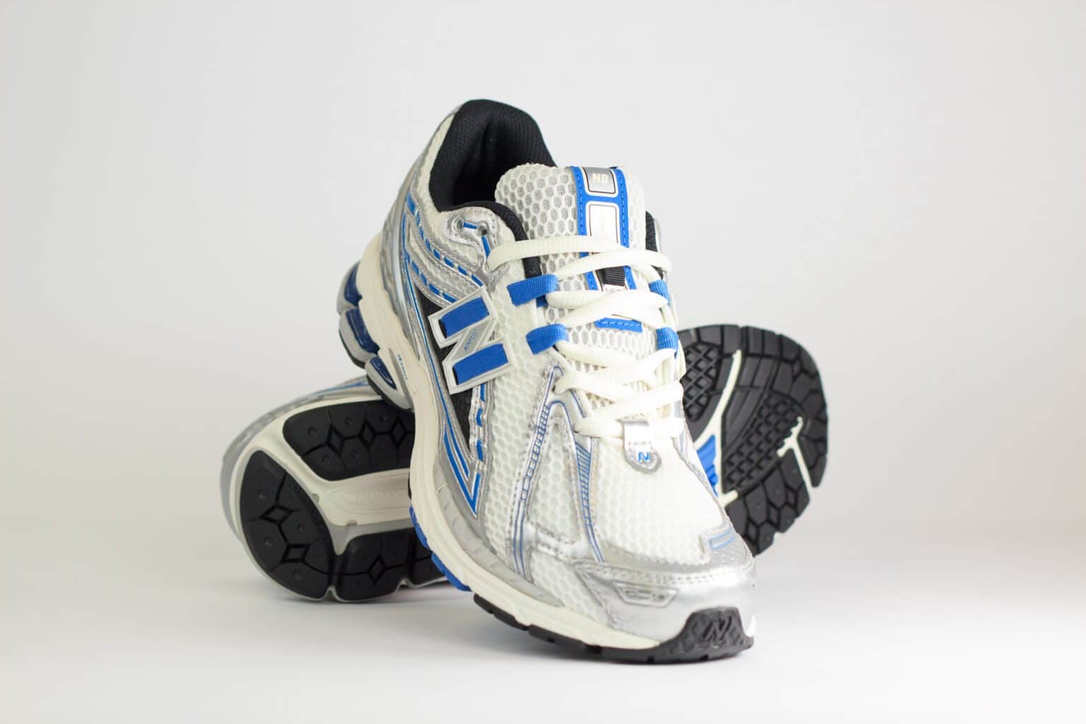 New Balance 1906R Silver Metallic Blue Agate – Blauw/Zilver/Wit – Heren/Dames/Uniseks Sneakers – Mesh/Leer – M1906REB – Voorkant