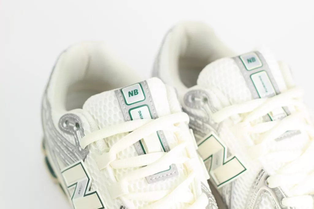 New Balance 1906R Silver Metallic Sea Salt – Wit/Zilver/Beige – Heren/Dames/Uniseks Sneakers – Mesh/Leer – M1906REE – Bovenkant