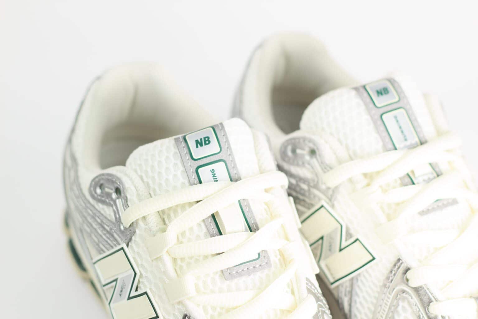 New Balance 1906R Silver Metallic Sea Salt – Wit/Zilver/Beige – Heren/Dames/Uniseks Sneakers – Mesh/Leer – M1906REE – Bovenkant