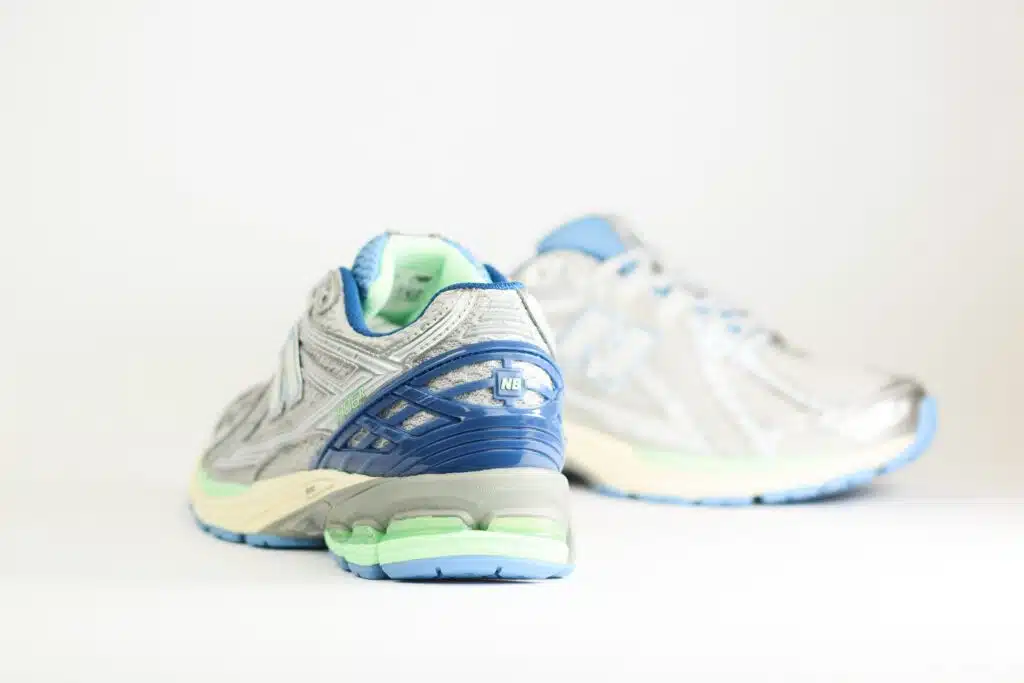 New Balance 1906R Still Water Lab Green – Blauw/Zilver/Groen – Heren/Dames/Uniseks Sneakers – Mesh/Leer – U1906RCR – Achterkant