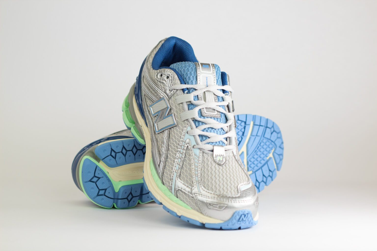 New Balance 1906R Still Water Lab Green – Blauw/Zilver/Groen – Heren/Dames/Uniseks Sneakers – Mesh/Leer – U1906RCR – Voorkant