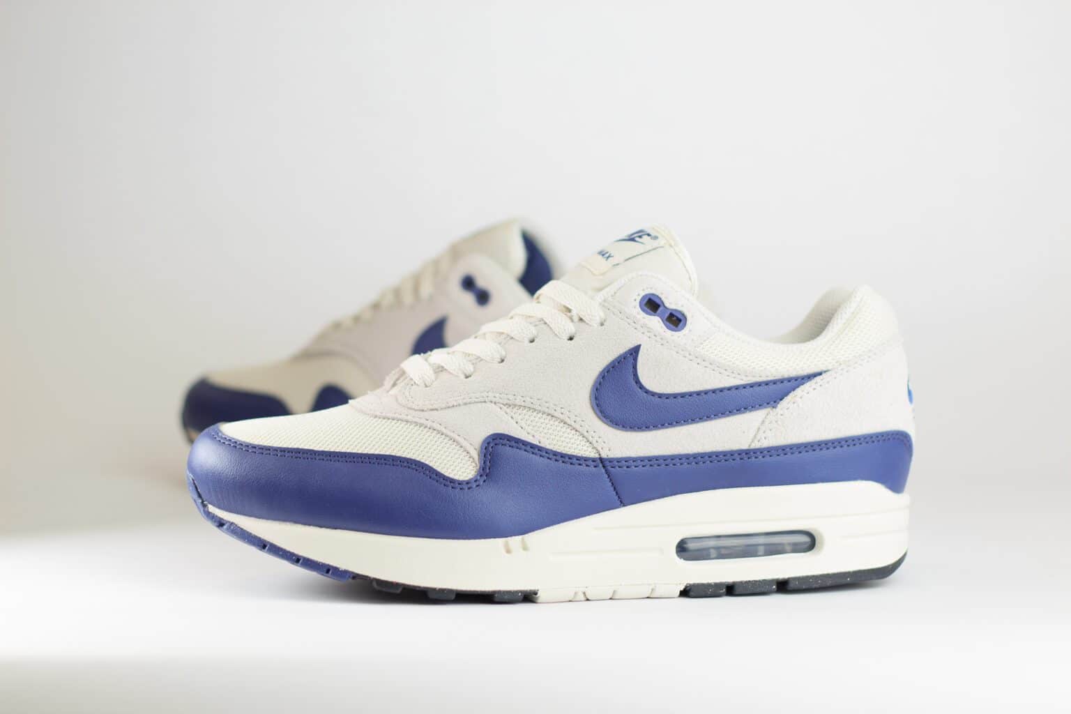 Nike Air Max 1 Essential Sanded Purple – Paars/Wit – Heren/Dames/Uniseks Sneakers – Leer/Mesh – FZ5808-017 – Zijkant