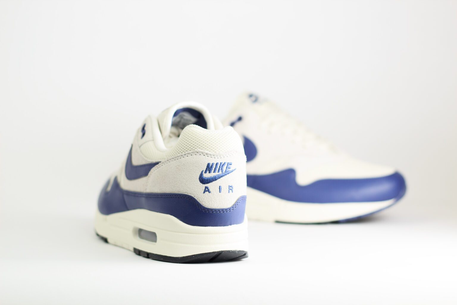 Nike Air Max 1 Essential Sanded Purple – Paars/Wit – Heren/Dames/Uniseks Sneakers – Leer/Mesh – FZ5808-017 – Achterkant