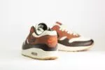 Nike Air Max 1 Essential Thanksgiving – Bruin/Wit – Heren/Dames/Uniseks Sneakers – Leer/Mesh – FZ5808-108 – Achterkant