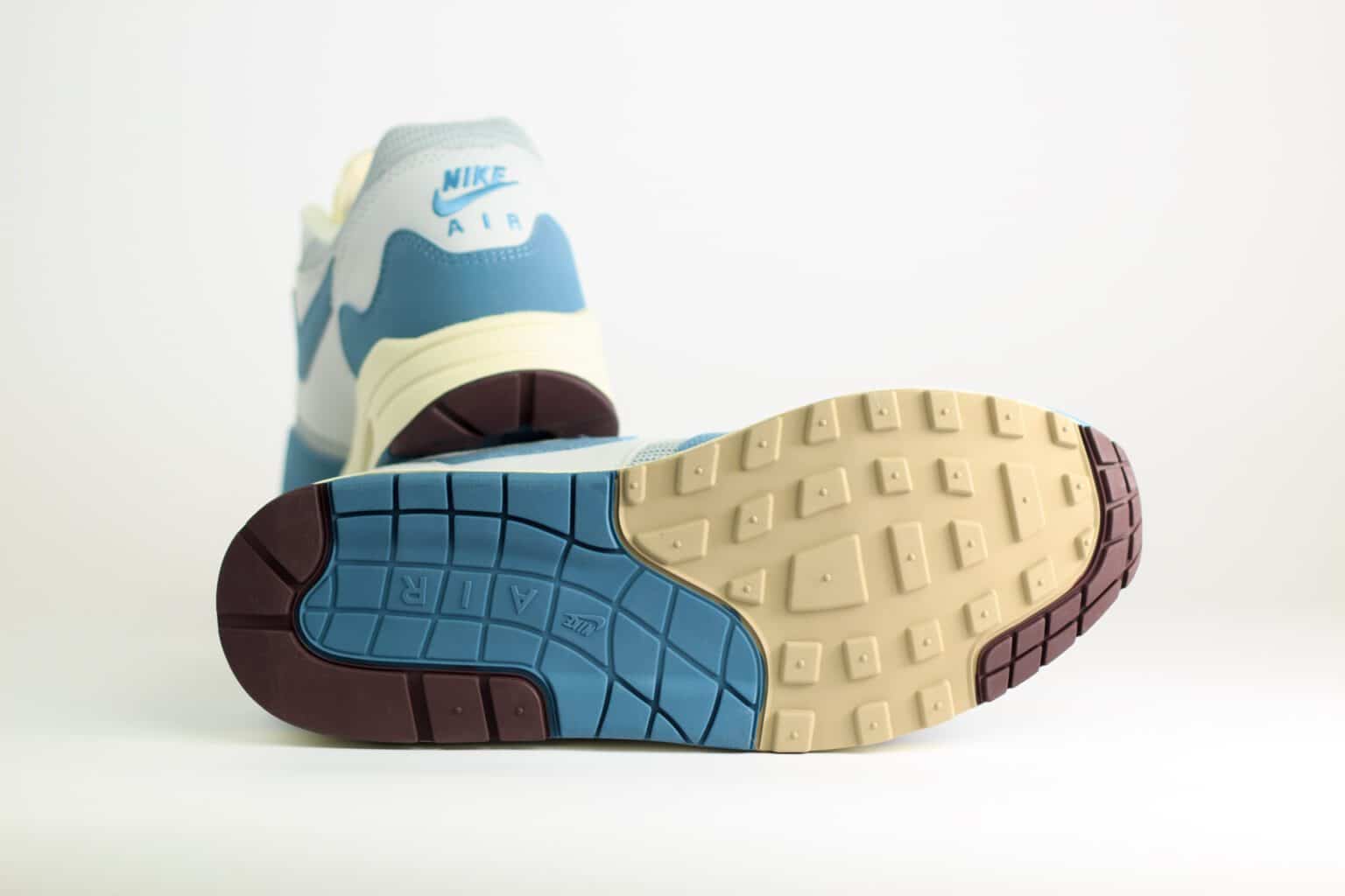 Nike Air Max 1 Patta Waves Noise Aqua – Blauw/Grijs – Heren/Dames/Uniseks Sneakers – Suede/Mesh – DH1348-004 – Onderkant