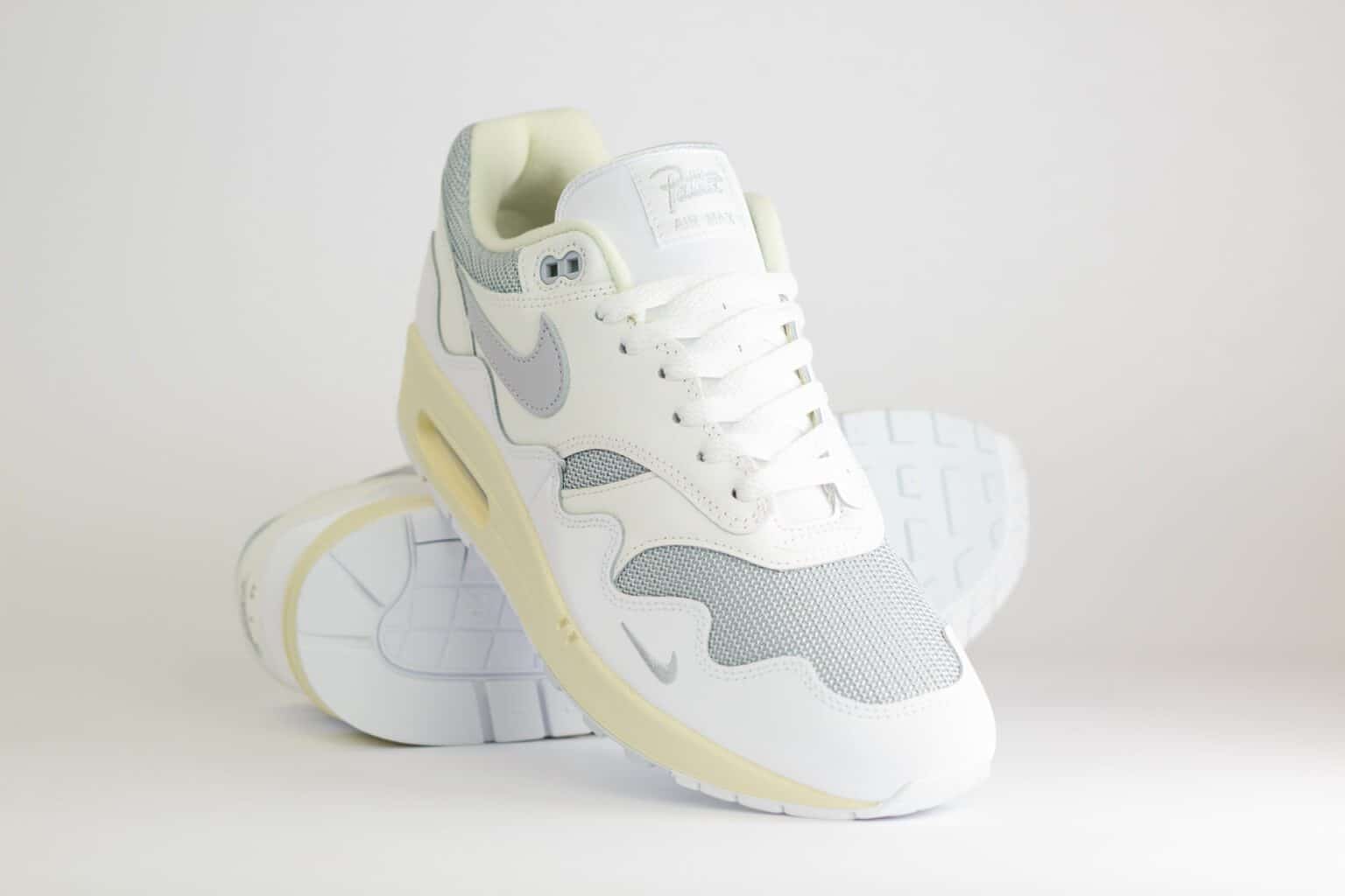 Nike Air Max 1 Patta Waves White – Wit/Grijs – Heren/Dames/Uniseks Sneakers – Vinyl/Mesh – DQ0299-100 – Voorkant