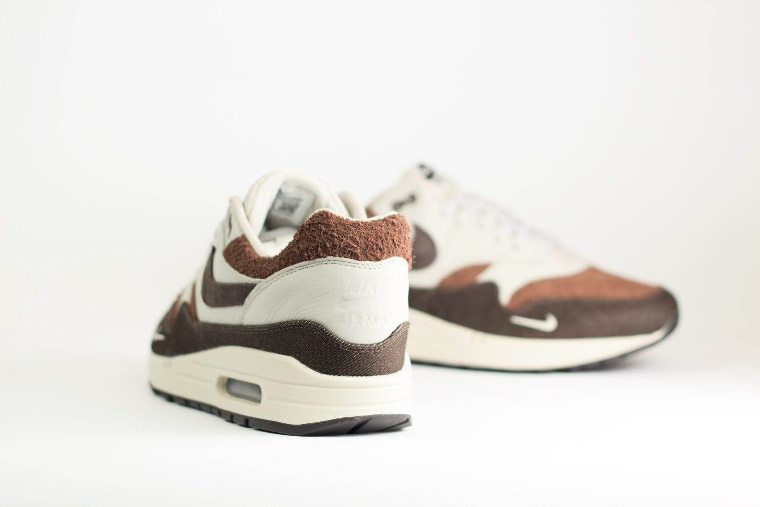 Nike Air Max 1 Size? Exclusive Considered – Bruin/Grijs – Heren/Dames/Uniseks Sneakers – Denim/Suede/Leer – FN7814-001 – Achterkant
