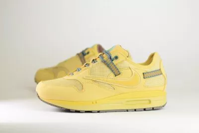 Nike Air Max 1 Travis Scott Cactus Jack Saturn Gold – Geel/Bruin/Goud – Heren/Dames/Uniseks Sneakers – Suede/Mesh – DO9392-700 – Zijkant
