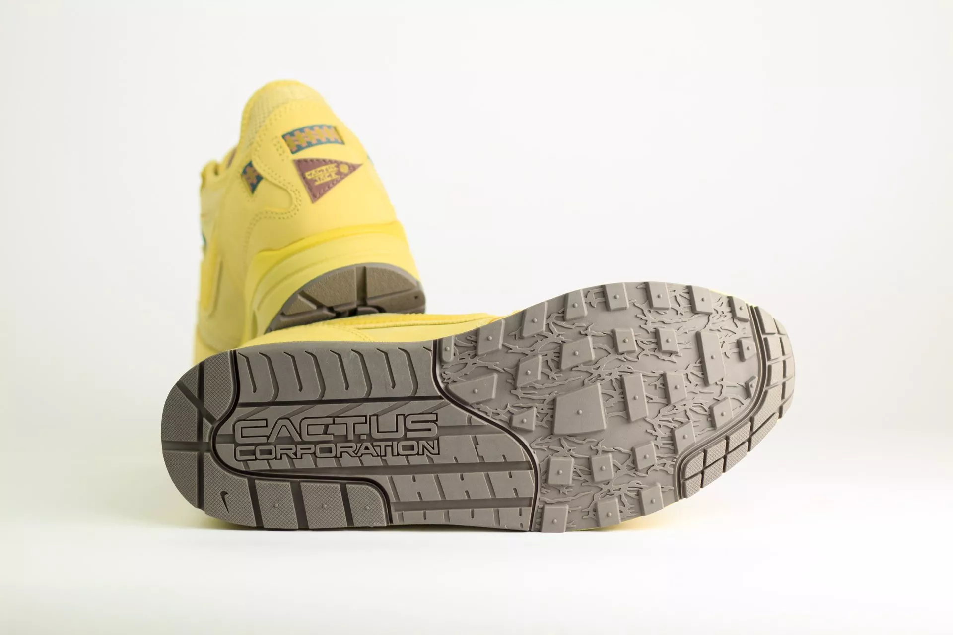 Nike Air Max 1 Travis Scott Cactus Jack Saturn Gold – Geel/Bruin/Goud – Heren/Dames/Uniseks Sneakers – Suede/Mesh – DO9392-700 – Onderkant