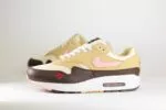 Nike Air Max 1 Valentine’s Day (W) – Bruin/Geel/Roze – Heren/Dames/Uniseks Sneakers – Leer/Mesh – FZ4346-200 – Zijkant