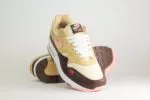 Nike Air Max 1 Valentine’s Day (W) – Bruin/Geel/Roze – Heren/Dames/Uniseks Sneakers – Leer/Mesh – FZ4346-200 – Voorkant