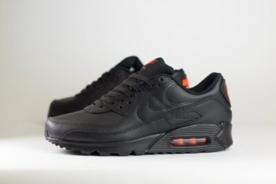 Nike Air Max 90 Black Safety Orange – Zwart /Oranje– Heren/Dames/Uniseks Sneakers – Leer – IF5446-002 – Zijkant