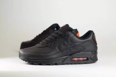 Nike Air Max 90 Black Safety Orange – Zwart /Oranje– Heren/Dames/Uniseks Sneakers – Leer – IF5446-002 – Zijkant