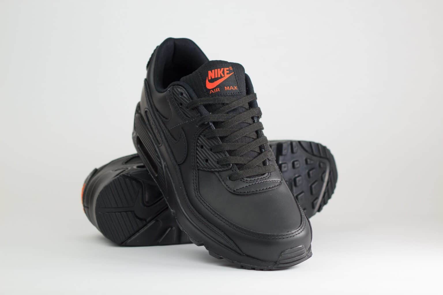 Nike Air Max 90 Black Safety Orange – Zwart /Oranje– Heren/Dames/Uniseks Sneakers – Leer – IF5446-002 – Voorkant