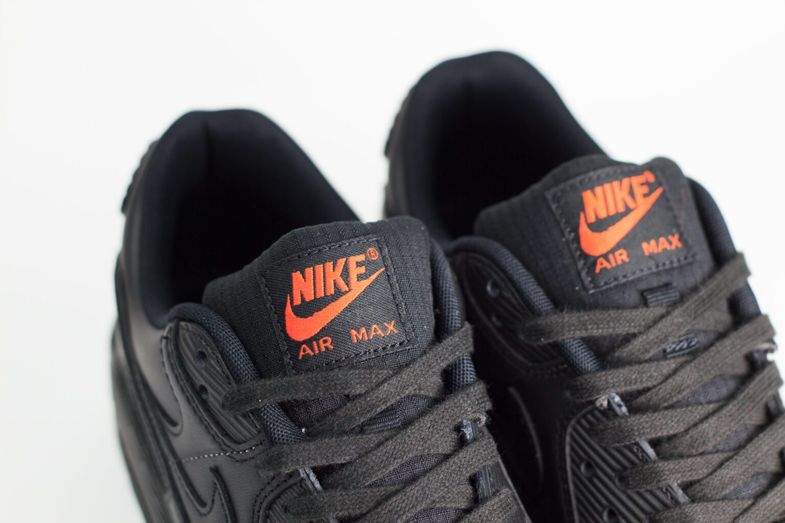 Nike Air Max 90 Black Safety Orange – Zwart /Oranje– Heren/Dames/Uniseks Sneakers – Leer – IF5446-002 – Bovenkant