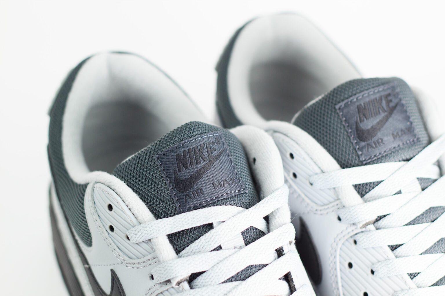 Nike Air Max 90 Light Smoke Grey Black – Grijs/Zwart – Heren/Dames/Uniseks Sneakers – Leer/Mesh – IM5989-077 – Bovenkant