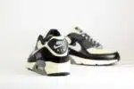 Nike Air Max 90 QS Smoke Grey Crocodile – Beige/Zwart – Heren/Dames/Uniseks Sneakers – Leer/Satin – IO4468-100 – Achterkant