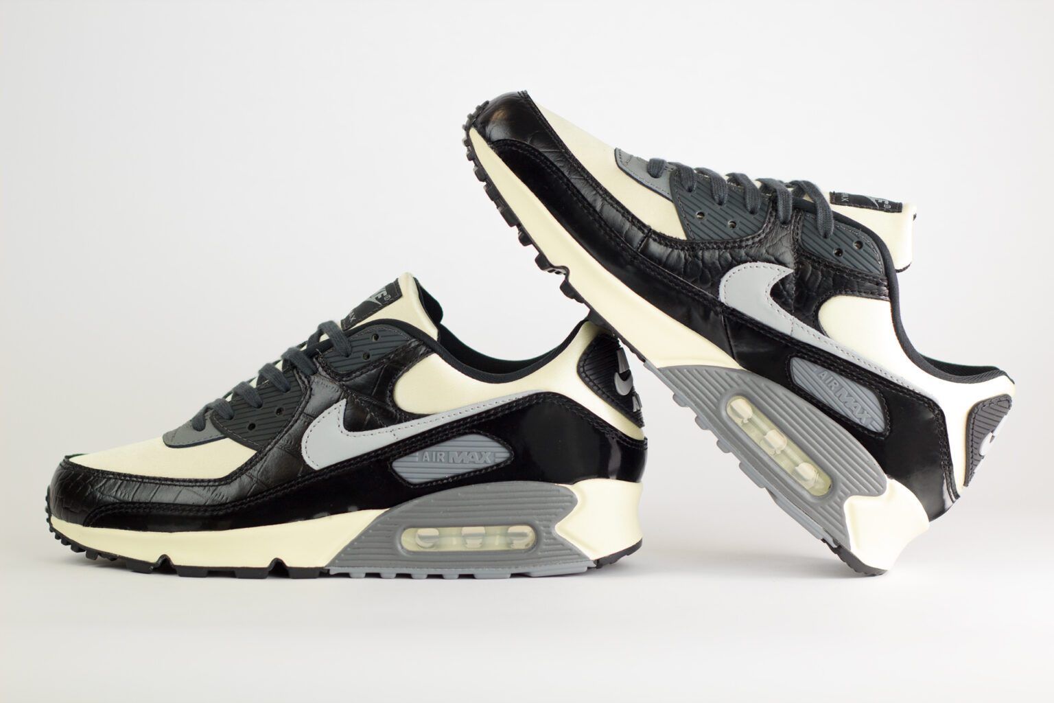 Nike Air Max 90 QS Smoke Grey Crocodile – Beige/Zwart – Heren/Dames/Uniseks Sneakers – Leer/Satin – IO4468-100 – Binnenkant