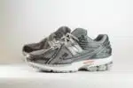 New Balance 1906R Black Metallic Urgent Red Slate – Grijs – Heren/Dames/Uniseks Sneakers – Mesh/Leer - U1906RCO – Zijkant