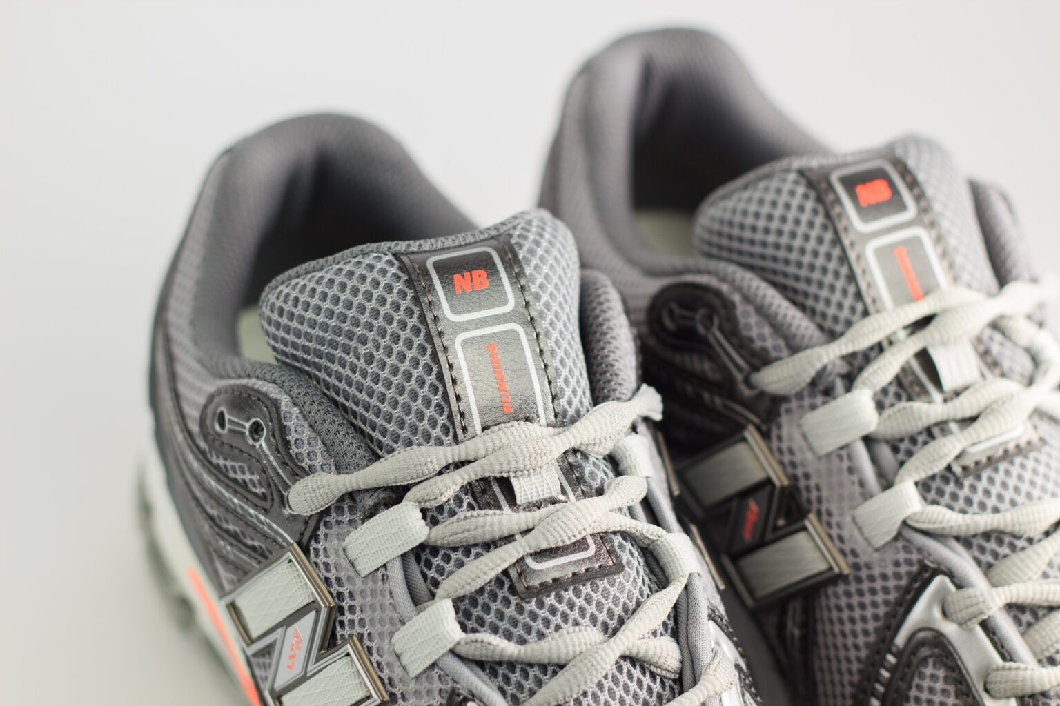 New Balance 1906R Black Metallic Urgent Red Slate – Grijs – Heren/Dames/Uniseks Sneakers – Mesh/Leer - U1906RCO – bovenkant