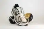 New Balance 1906R White Metallic Gold – Wit/Zilver – Heren/Dames/Uniseks Sneakers – Mesh/Leer - M1906RA – voorkant