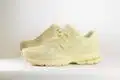 New Balance 1906U Butter Yellow – Beige/Geel – Heren/Dames/Uniseks Sneakers – Mesh/Leer - M1906NK – Zijkant
