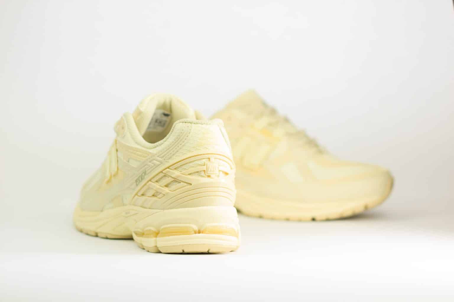 New Balance 1906U Butter Yellow – Beige/Geel – Heren/Dames/Uniseks Sneakers – Mesh/Leer - M1906NK – achterkant