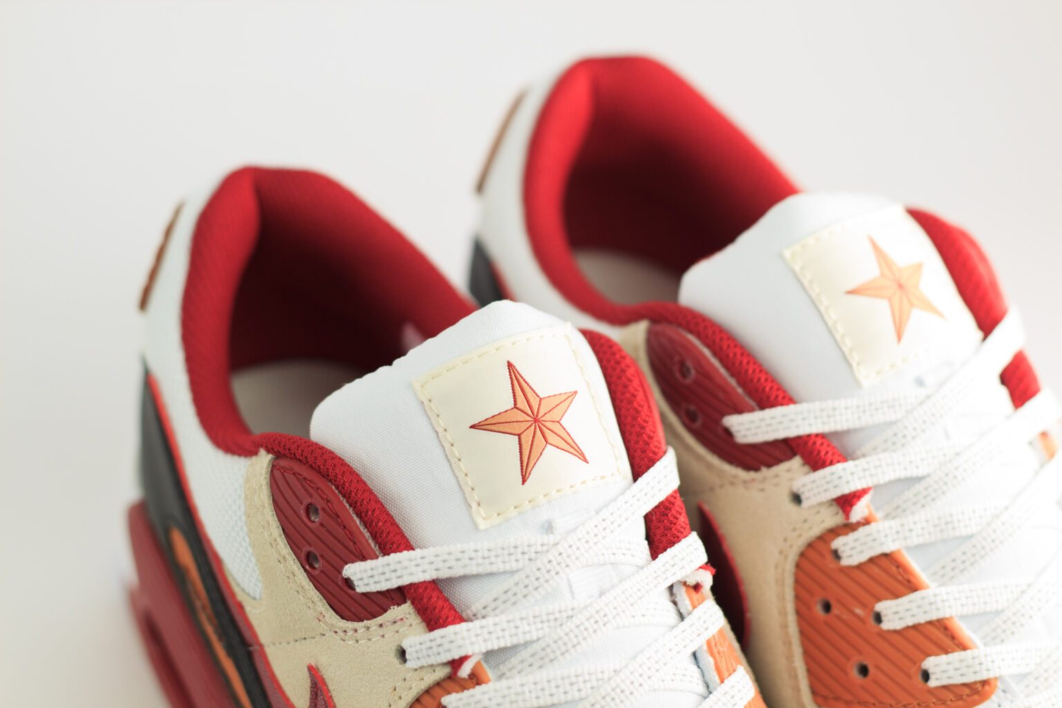 Nike Air Max 90 Arizona Cardinals – Wit/Rood – Heren/Dames/Uniseks Sneakers – Suede/Mesh - II7535-100 – bovenkant