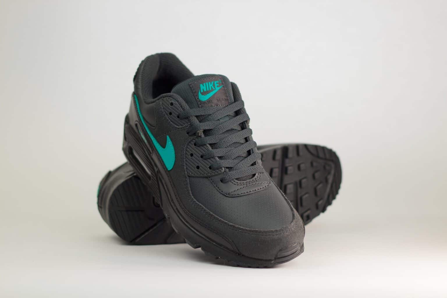 Nike Air Max 90 Black Clear Jade – Zwart/Groen – Heren/Dames/Uniseks Sneakers – Leer/Suede - IF0670-002 – voorkant