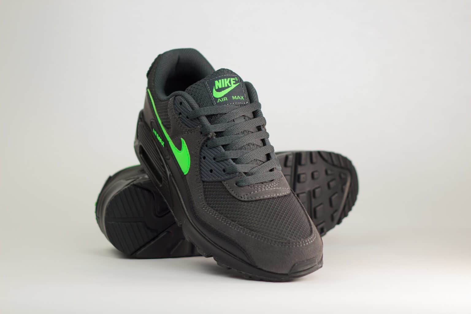 Nike Air Max 90 Black Green Strike – Zwart/Groen – Heren/Dames/Uniseks Sneakers – Mesh/Suede - DM0029-015 – voorkant