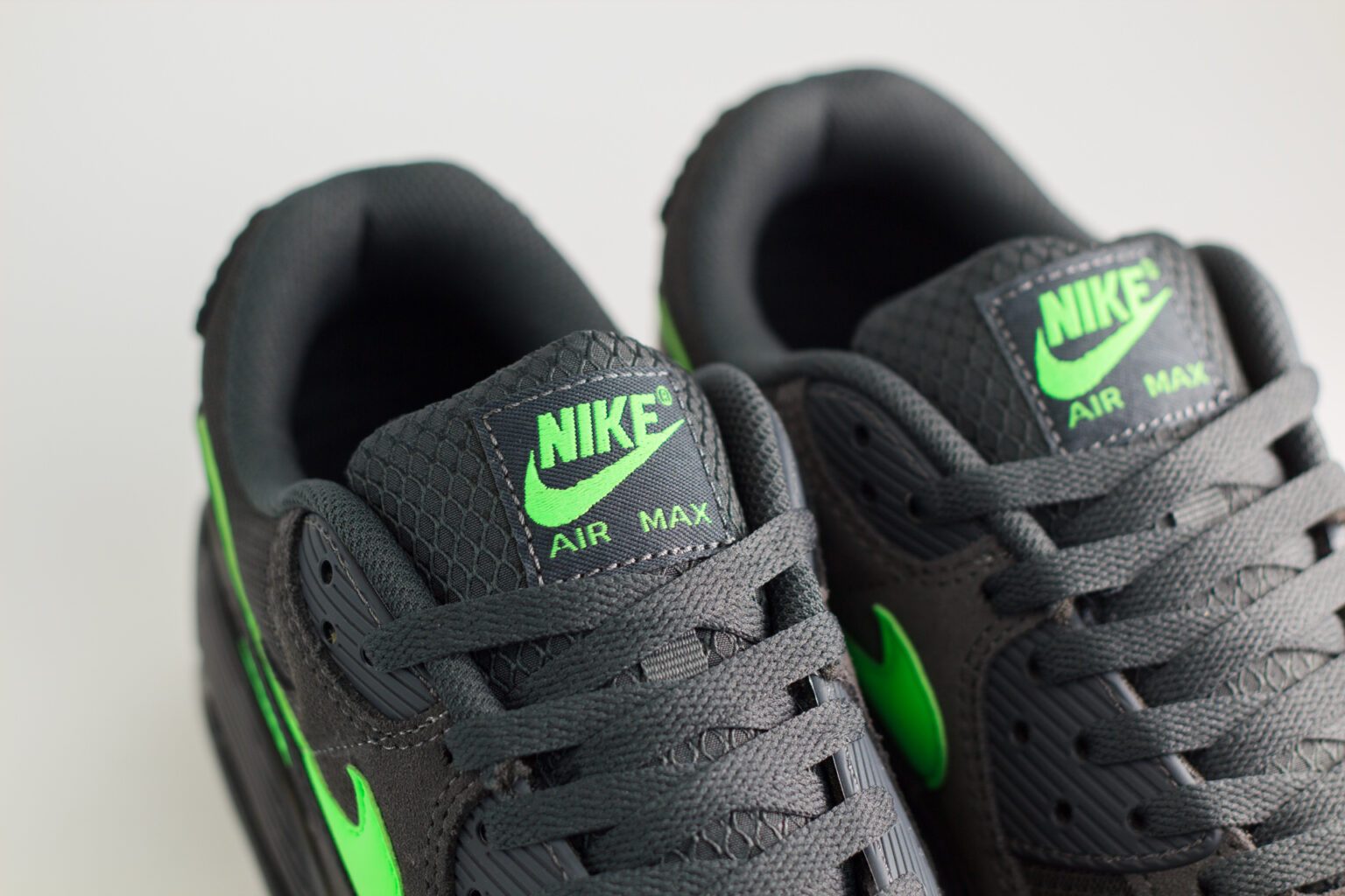 Nike Air Max 90 Black Green Strike – Zwart/Groen – Heren/Dames/Uniseks Sneakers – Mesh/Suede - DM0029-015 –bovenkant