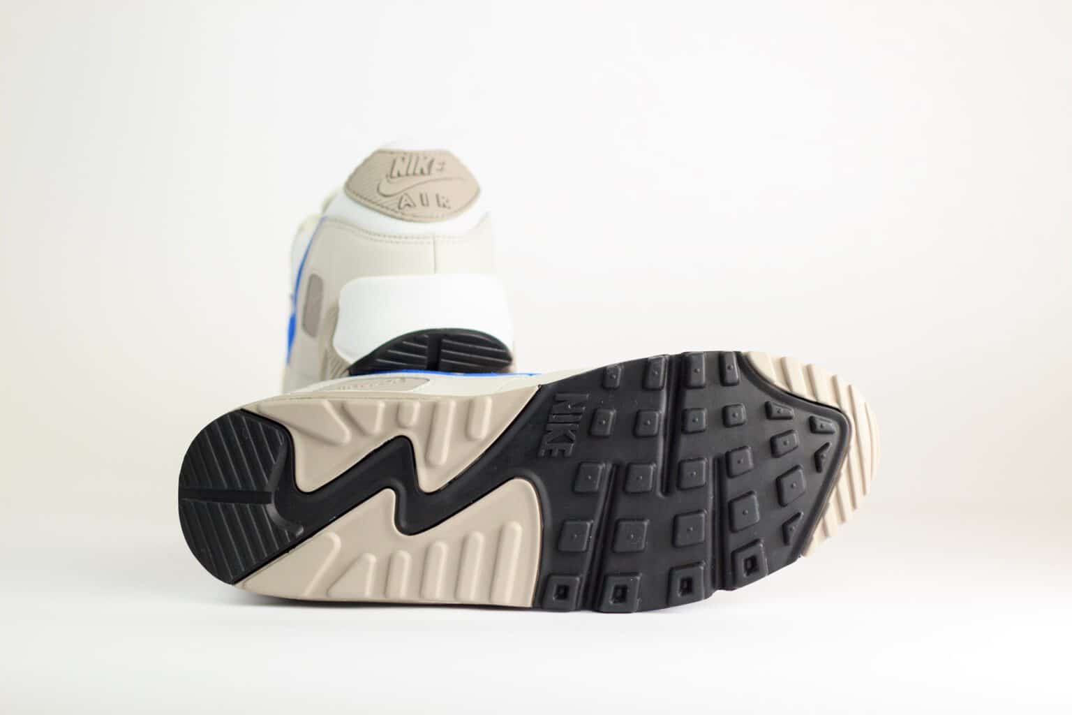 Nike Air Max 90 College Grey Racer Blue – Wit/Blauw – Heren/Dames/Uniseks Sneakers – Mesh/Suede - DM0029-110 – onderkant