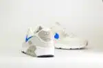 Nike Air Max 90 College Grey Racer Blue – Wit/Blauw – Heren/Dames/Uniseks Sneakers – Mesh/Suede - DM0029-110 – achterkant