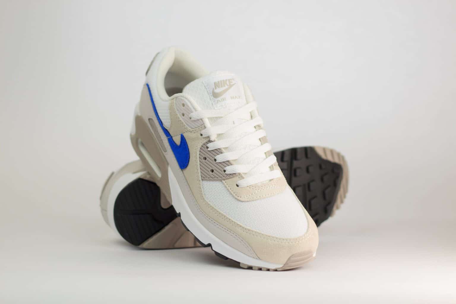 Nike Air Max 90 College Grey Racer Blue – Wit/Blauw – Heren/Dames/Uniseks Sneakers – Mesh/Suede - DM0029-110 – voorkant