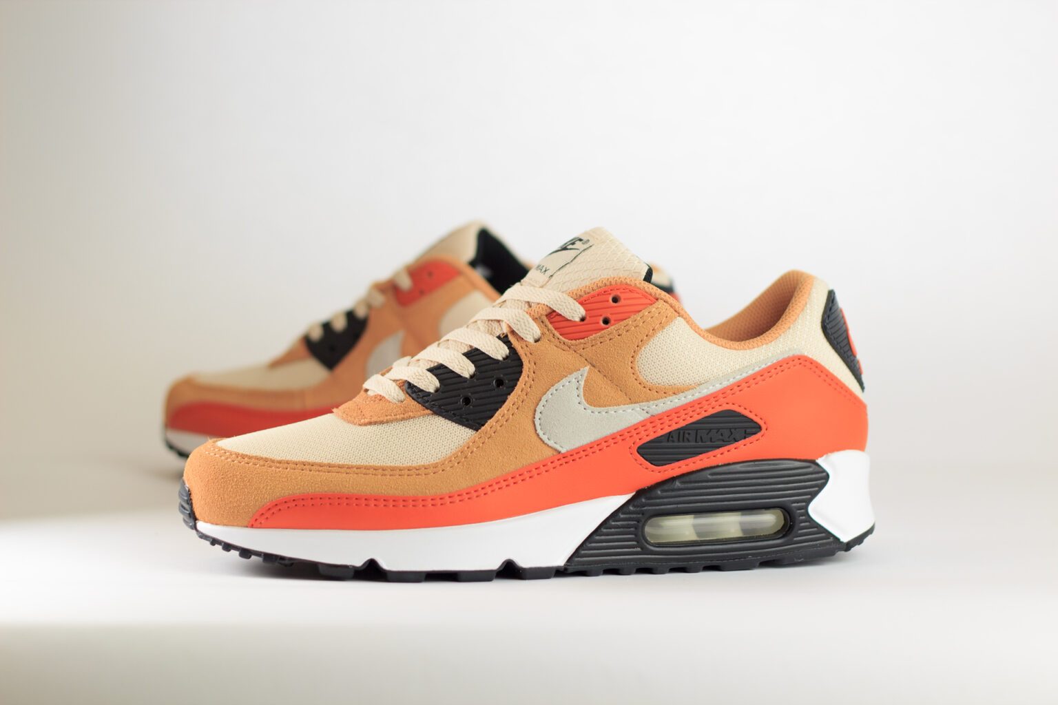 Nike Air Max 90 Copper Moon – Oranje – Heren/Dames/Uniseks Sneakers – Suede/Mesh - DM0029-800 – Zijkant