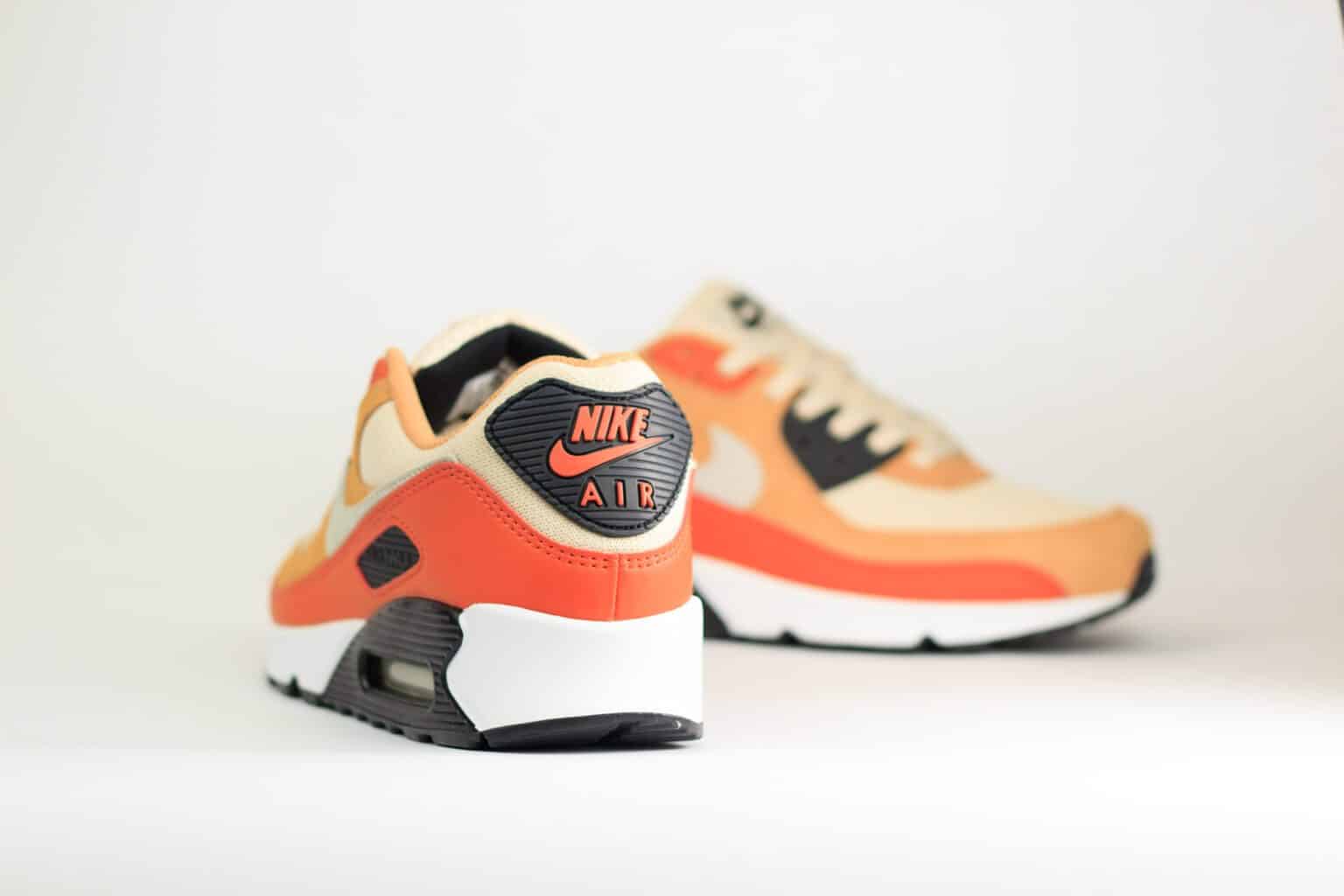 Nike Air Max 90 Copper Moon – Oranje – Heren/Dames/Uniseks Sneakers – Suede/Mesh - DM0029-800 – achterkant