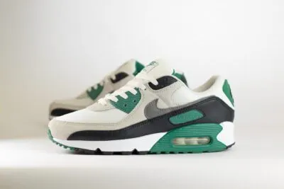 Nike Air Max 90 Evergreen Aura – Wit/Groen – Heren/Dames/Uniseks Sneakers – Suede/Mesh - DM0029-116 – Zijkant