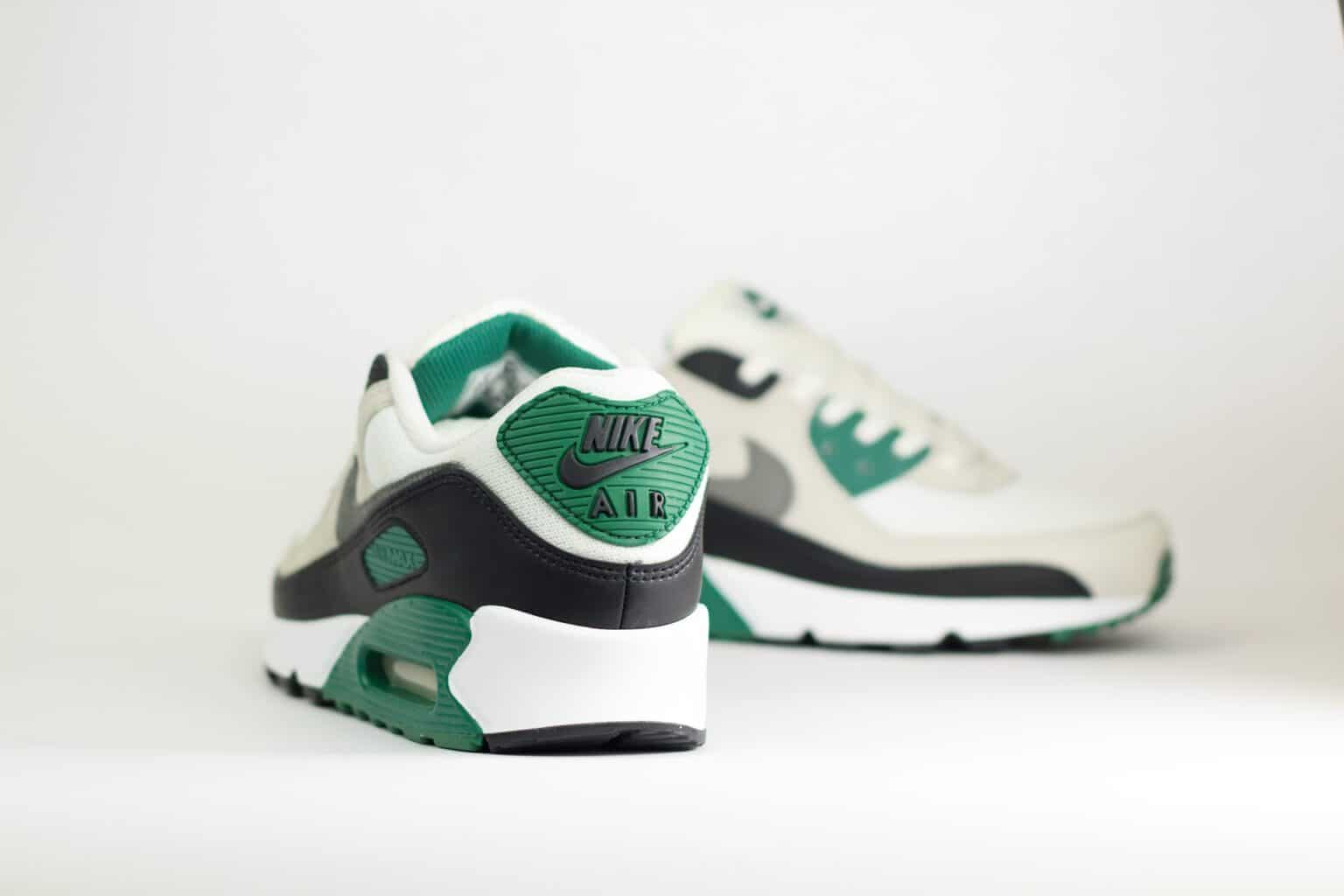 Nike Air Max 90 Evergreen Aura – Wit/Groen – Heren/Dames/Uniseks Sneakers – Suede/Mesh - DM0029-116 – achterkant