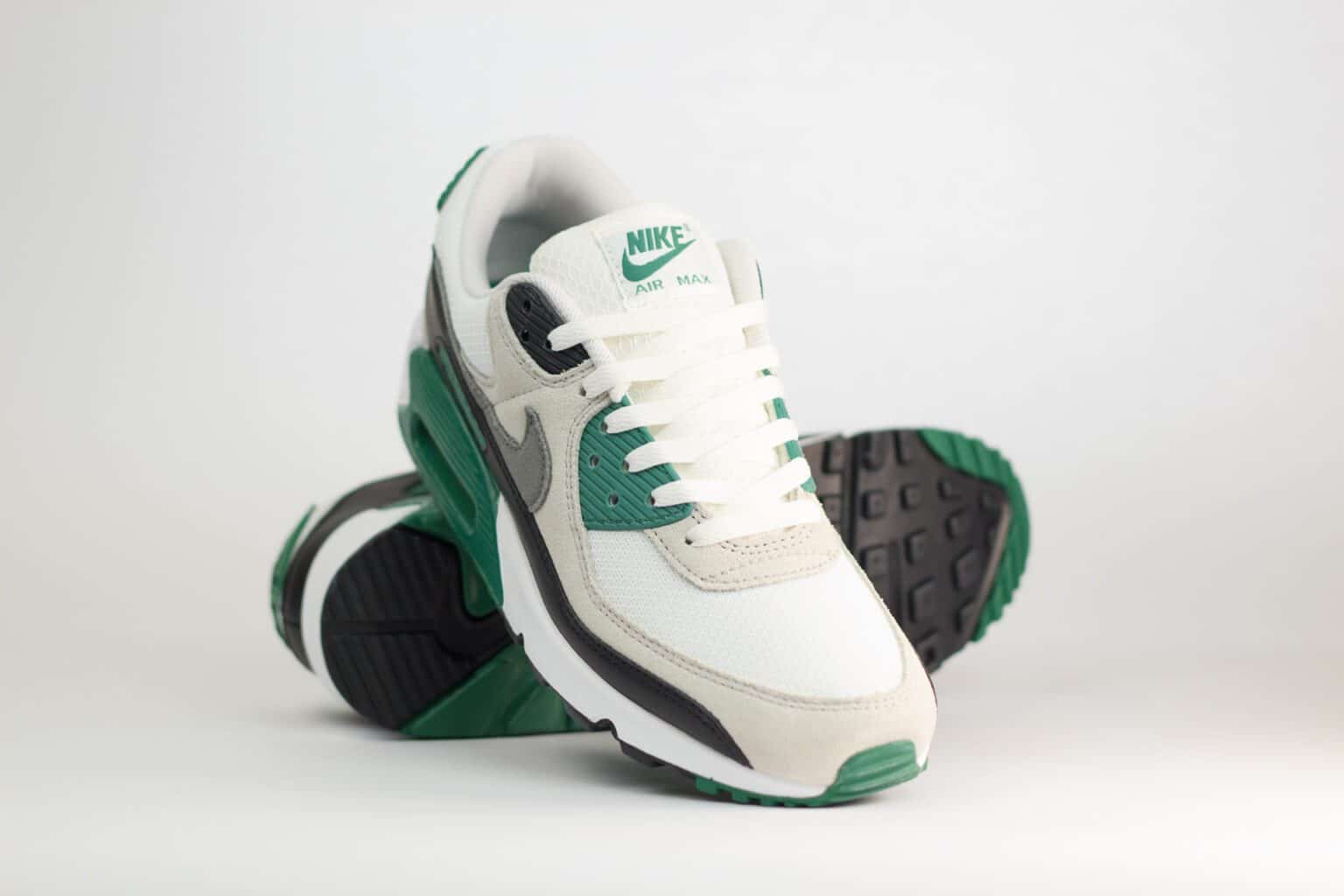 Nike Air Max 90 Evergreen Aura – Wit/Groen – Heren/Dames/Uniseks Sneakers – Suede/Mesh - DM0029-116 – voorkant