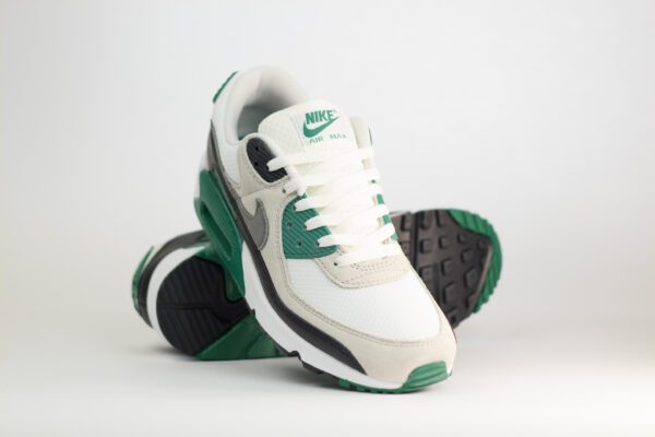 Nike Air Max 90 Evergreen Aura – Wit/Groen – Heren/Dames/Uniseks Sneakers – Suede/Mesh - DM0029-116 – voorkant