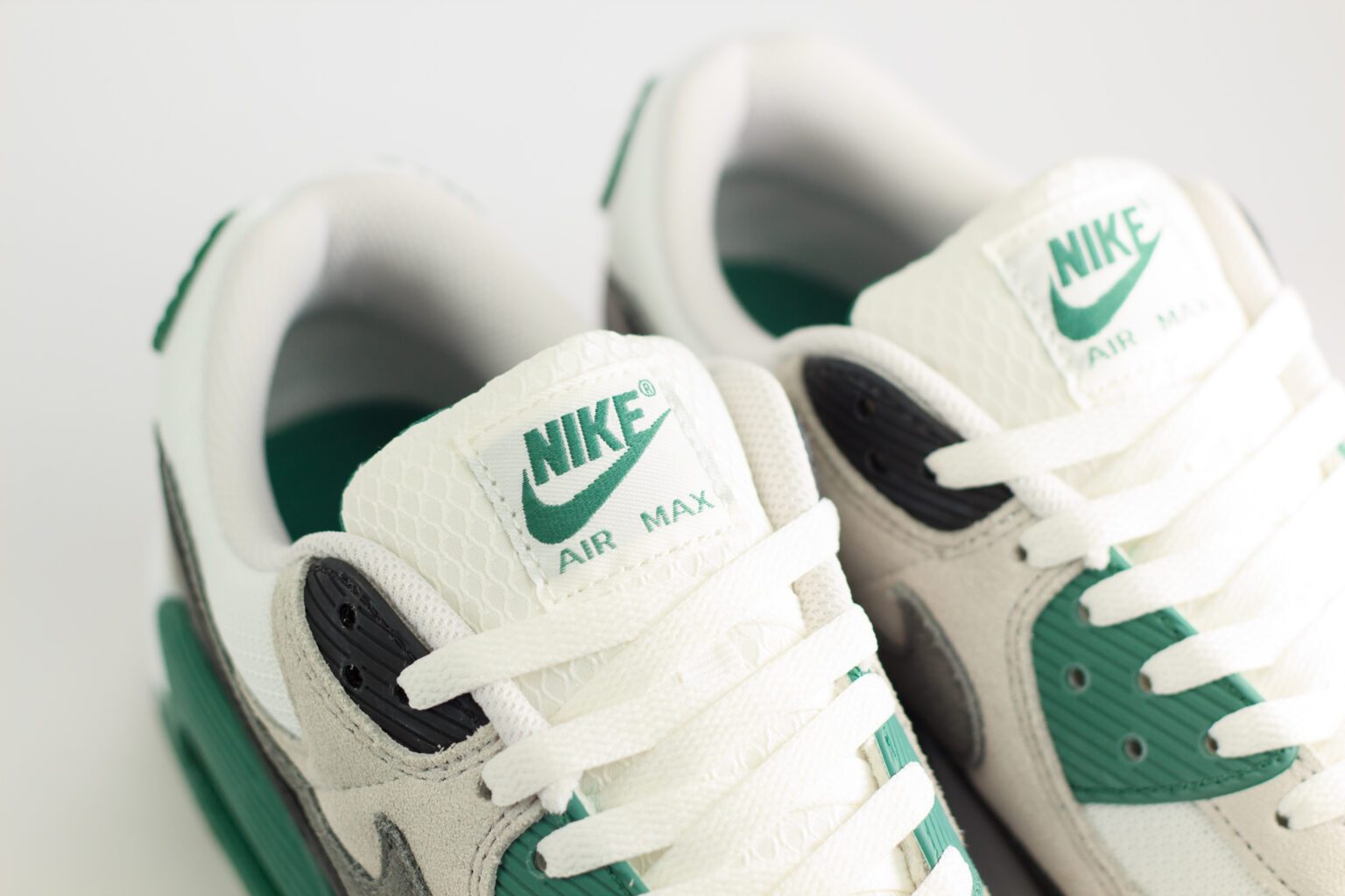 Nike Air Max 90 Evergreen Aura – Wit/Groen – Heren/Dames/Uniseks Sneakers – Suede/Mesh - DM0029-116 - bovenkant