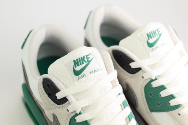 Nike Air Max 90 Evergreen Aura – Wit/Groen – Heren/Dames/Uniseks Sneakers – Suede/Mesh - DM0029-116 - bovenkant