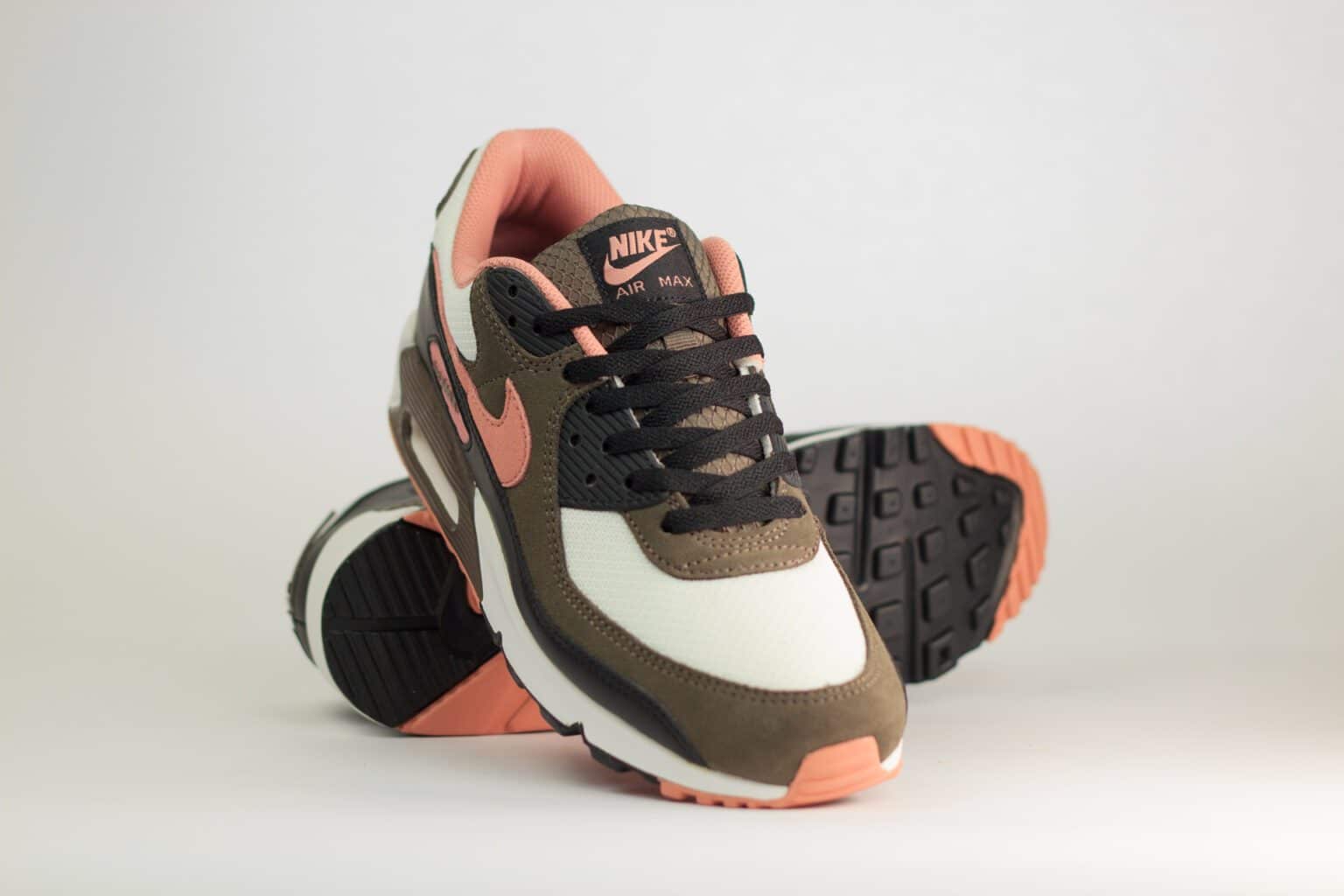 Nike Air Max 90 Ironstone Red Stardust – Bruin/Wit/Roze – Heren/Dames/Uniseks Sneakers – Mesh/Suede - DM0029-105 – voorkant
