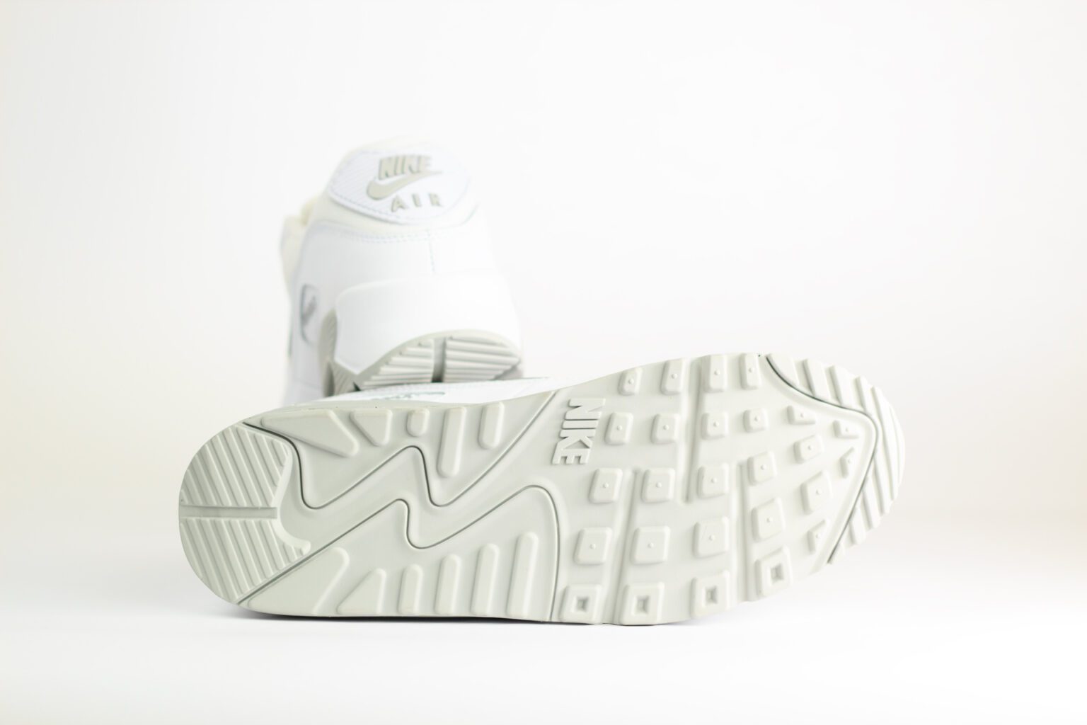 Nike Air Max 90 Jewel Light Smoke Grey – Wit/Grijs – Heren/Dames/Uniseks Sneakers – Leer/Mesh - FN8005-100 – onderkant