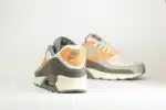 Nike Air Max 90 Premium Flat Pewter College Grey Phantom Copper Moon – Wit/Grijs – Heren/Dames/Uniseks Sneakers – Mesh/Leer - IB7467-029 – achterkant