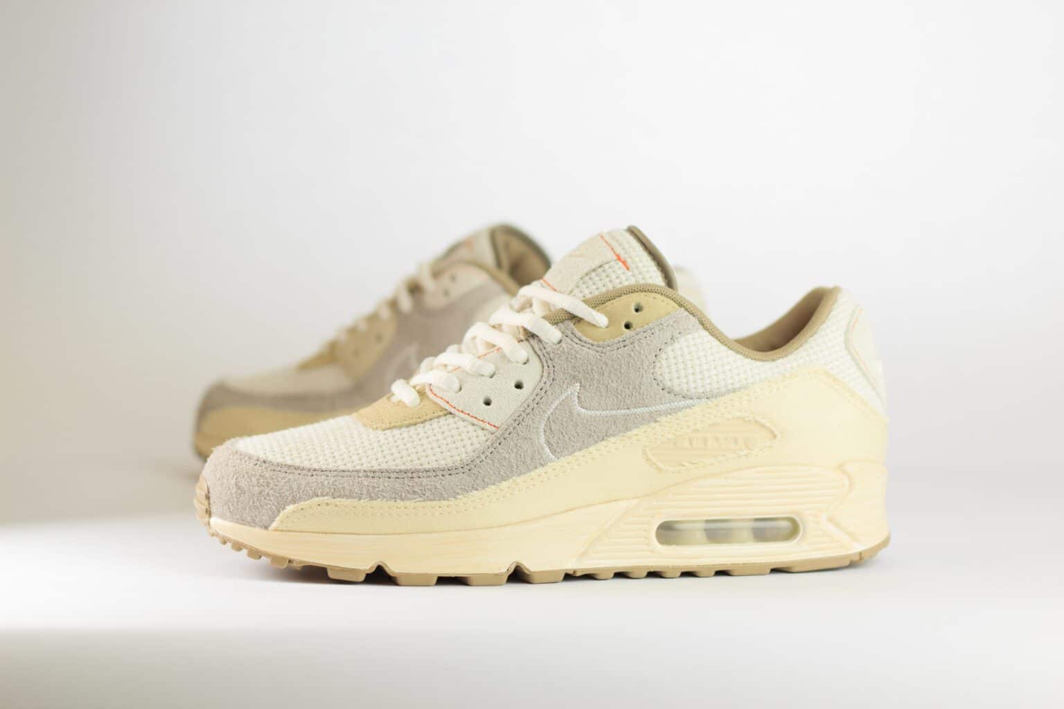 Nike Air Max 90 Premium Pale Ivory – Beige/Grijs – Heren/Dames/Uniseks Sneakers – Suede/Textiel - IM6773-104 – Zijkant
