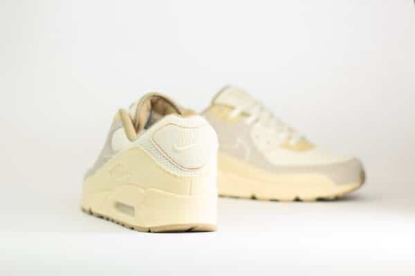 Nike Air Max 90 Premium Pale Ivory – Beige/Grijs – Heren/Dames/Uniseks Sneakers – Suede/Textiel - IM6773-104 – achterkant