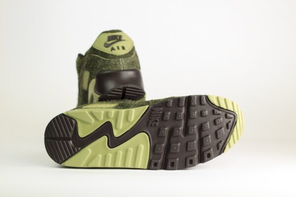 Nike Air Max 90 Premium Skunk – Groen – Heren/Dames/Uniseks Sneakers – Suede - HV6663-300 – onderkant