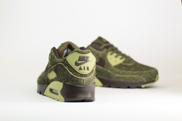 Nike Air Max 90 Premium Skunk – Groen – Heren/Dames/Uniseks Sneakers – Suede - HV6663-300 – achterkant