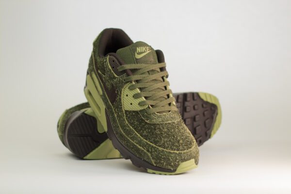 Nike Air Max 90 Premium Skunk – Groen – Heren/Dames/Uniseks Sneakers – Suede - HV6663-300 – voorkant